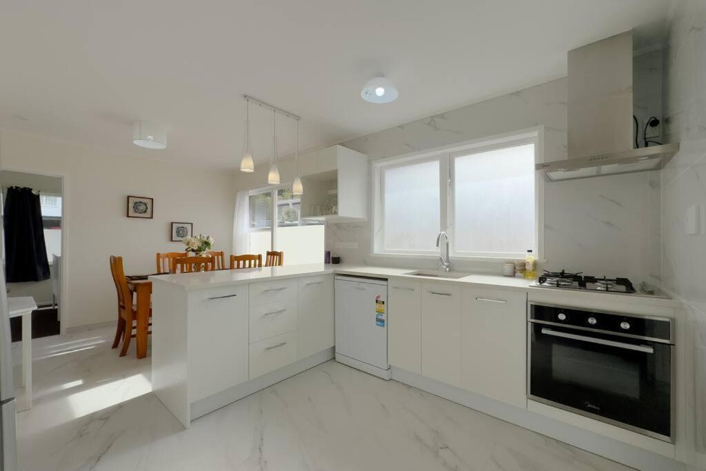 Exquisite Four-bedroom In Forrest Hill Holiday home *